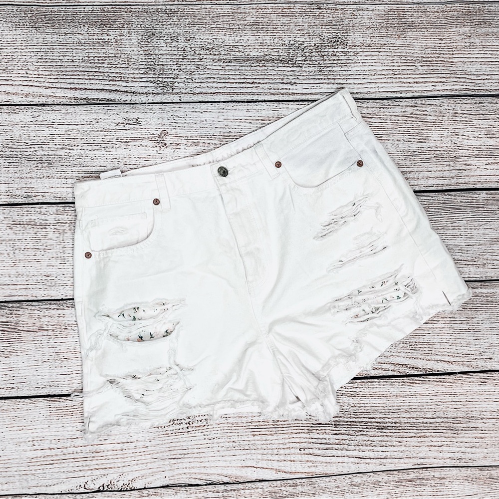 NWOT American Eagle Outfitters White Distressed Jean Shorts